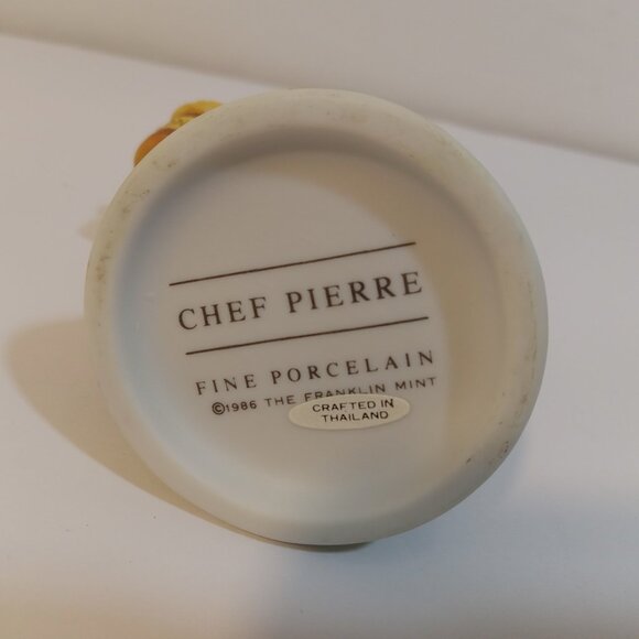 The Franklin Mint Fine Porcelain Bear Chef Pierre White Multi 1986 3.5 x 2 - Picture 6 of 6